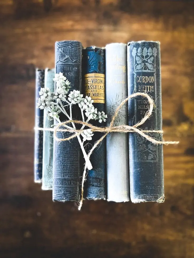 How To Do Vintage Book Decor: 31 Ideas To Try