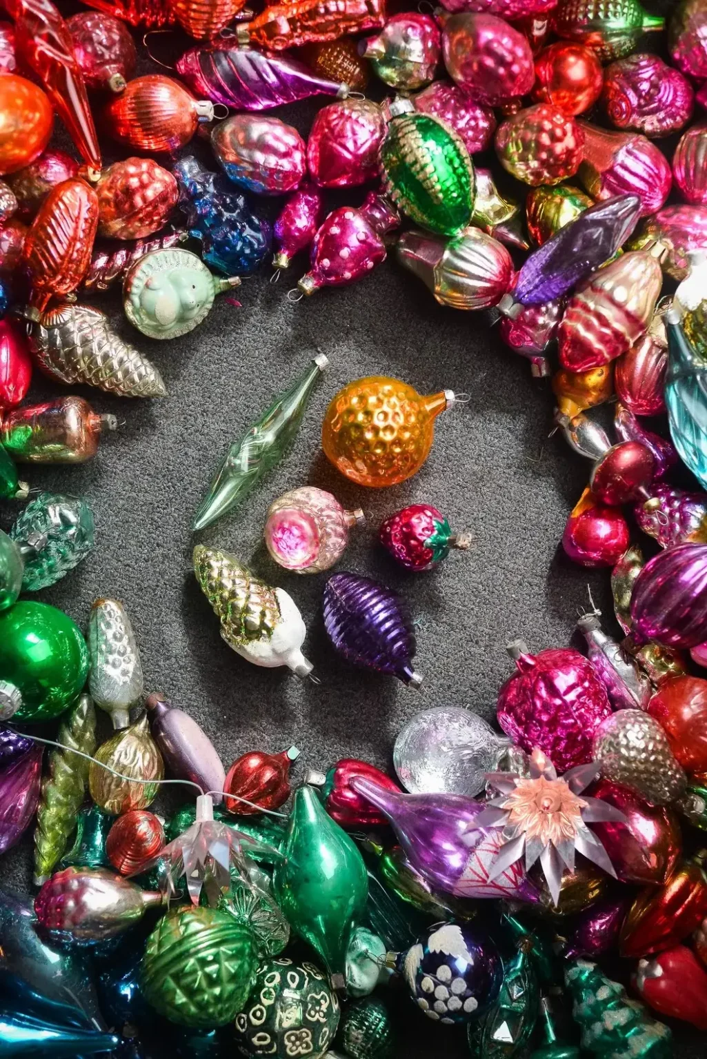12 Vintage Christmas Decorations for an Old-World Christmas